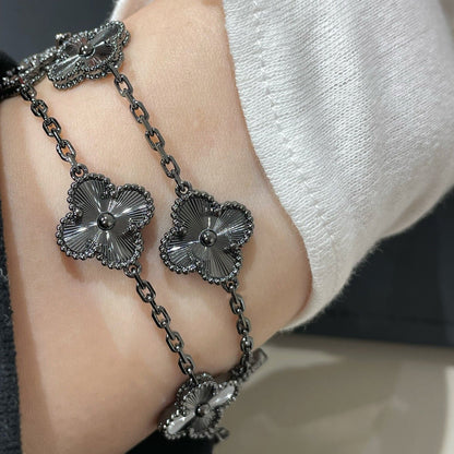 [ROYAL]CLOVER FIVE MOTIF BLACK BRACELET