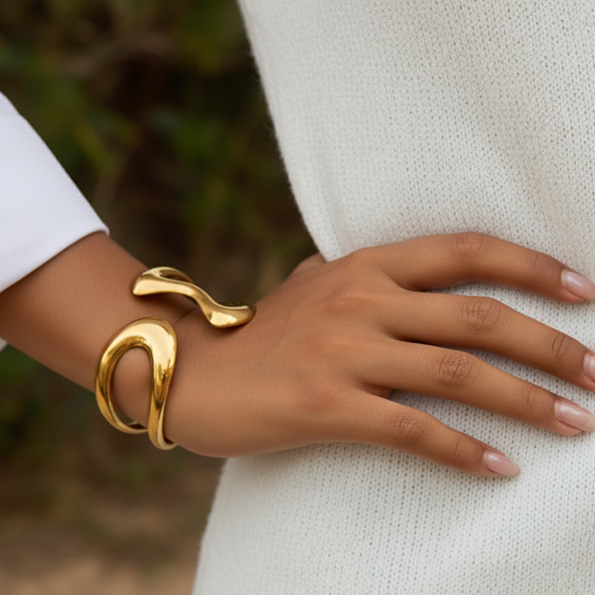 [Royal&Vicky]Lulu Sculpted Gold Bangle