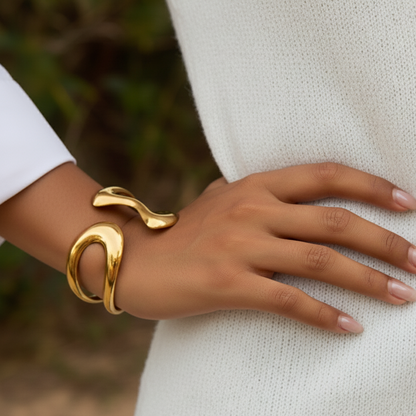 [Royal&Vicky]Lulu Sculpted Gold Bangle