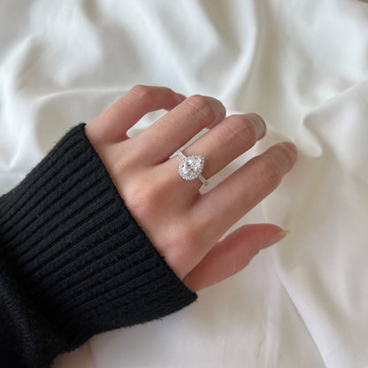 [LUXE]1.0カラットの豪華な輝くウォータードロップシェイプの結婚指輪