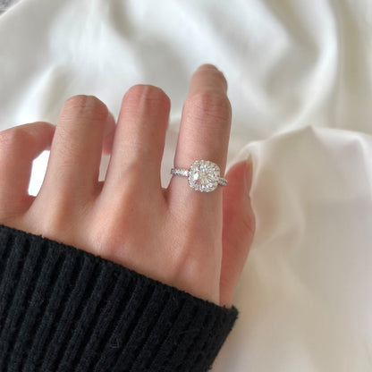 [LUXE]輝くラウンドカットの結婚指輪