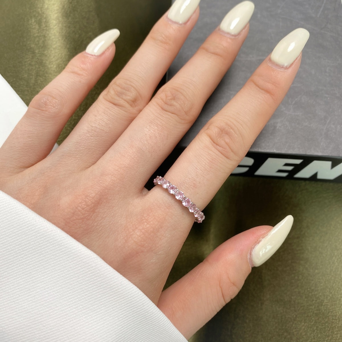 [ROYAL]Sparkling Round Cut Tennis Ring