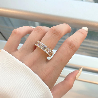 [ROYAL]0.75 Carat Elegant Emerald Cut Tennis Ring