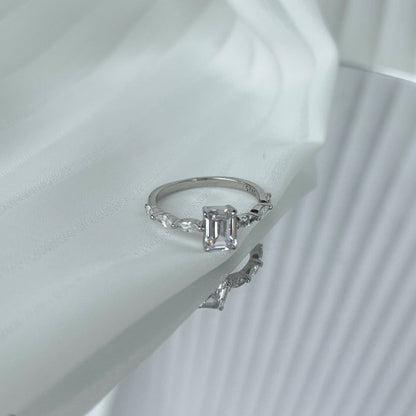 [ROYAL]1.0 Carat Dainty Resplendent Radiant Cut Daily Ring