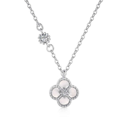 [ROYAL]Delicate Flower Shape Necklace