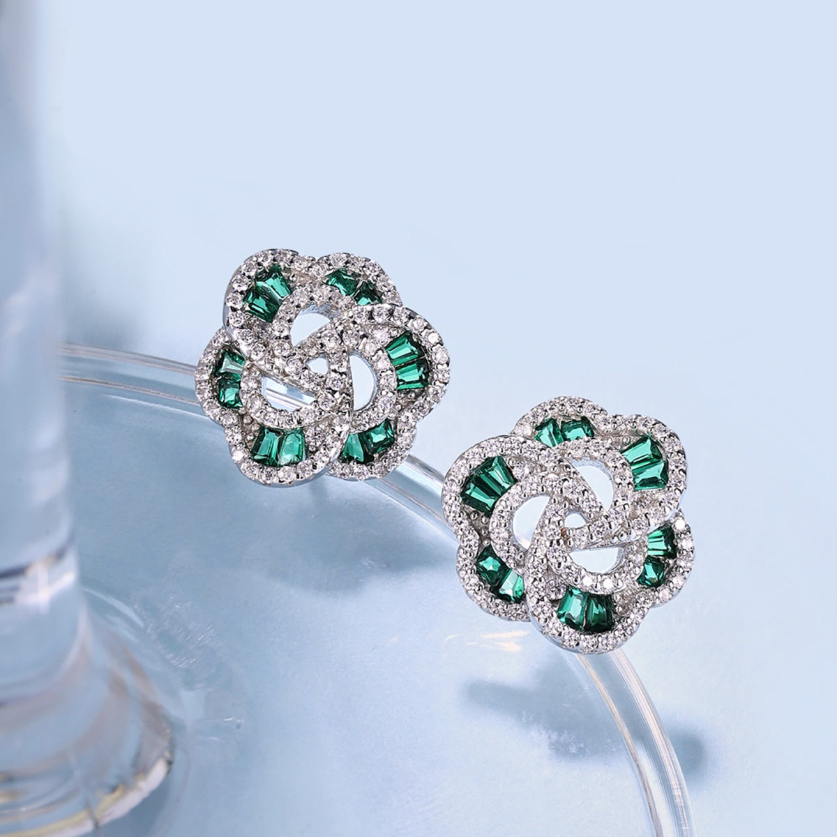 [ROYAL]Exquisite Flower Shape Daily Earrings