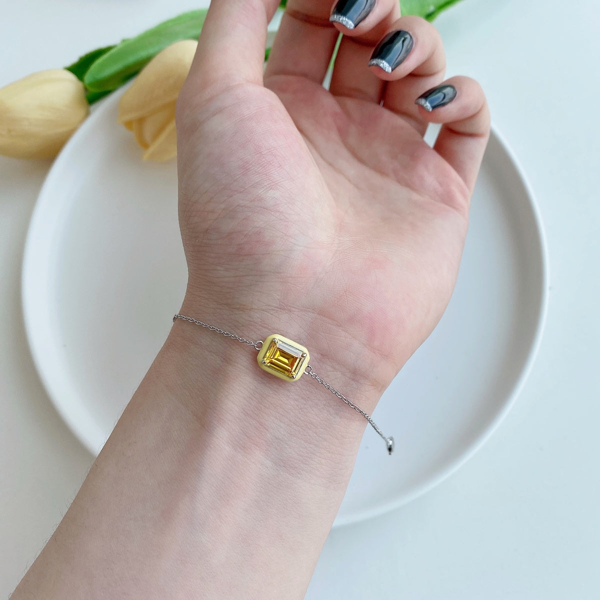 [LUXE]2,0 Karat funkelndes buntes Smaragdschliff-Tagesarmband