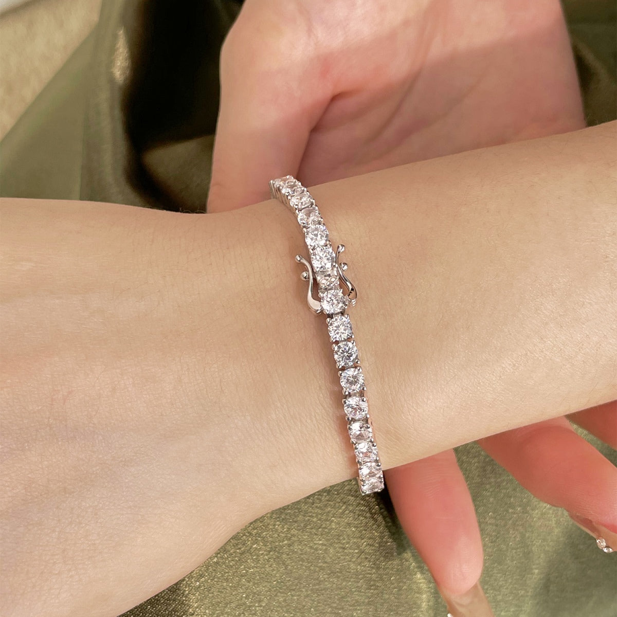 [ROYAL]Luxurious Ornate Round Cut Tennis Bracelet