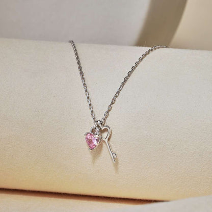 [ROYAL]Unique Heart Shape Key Pendent Necklace