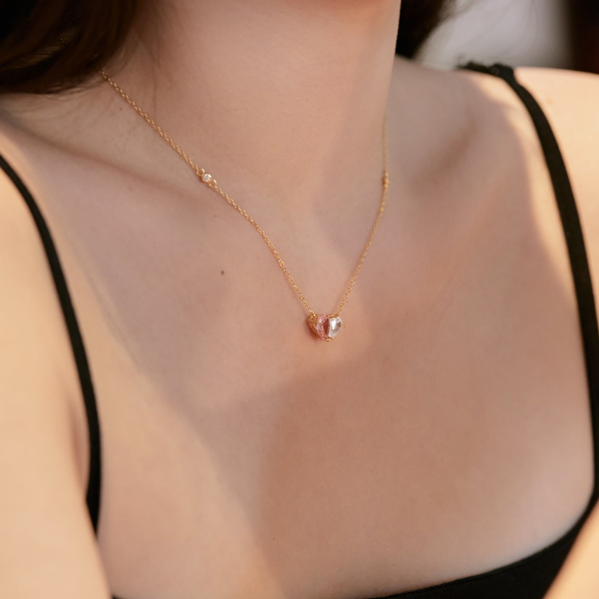 [ROYAL]Unique Heart Shape Necklace