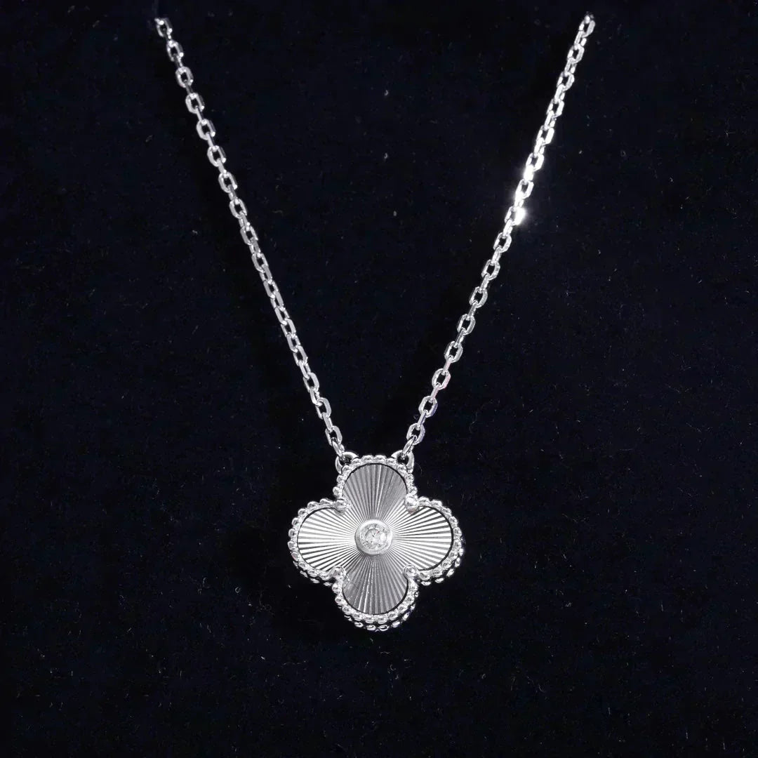 [ROYAL]CLOVER  15MM DIAMOND LASER NECKLACE SILVER