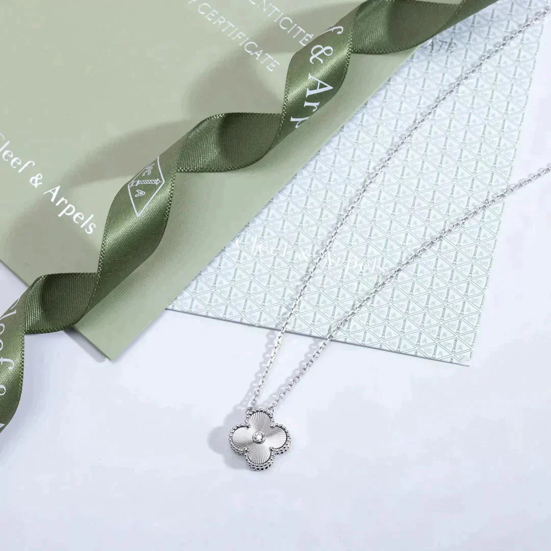 [ROYAL]CLOVER  15MM DIAMOND LASER NECKLACE SILVER