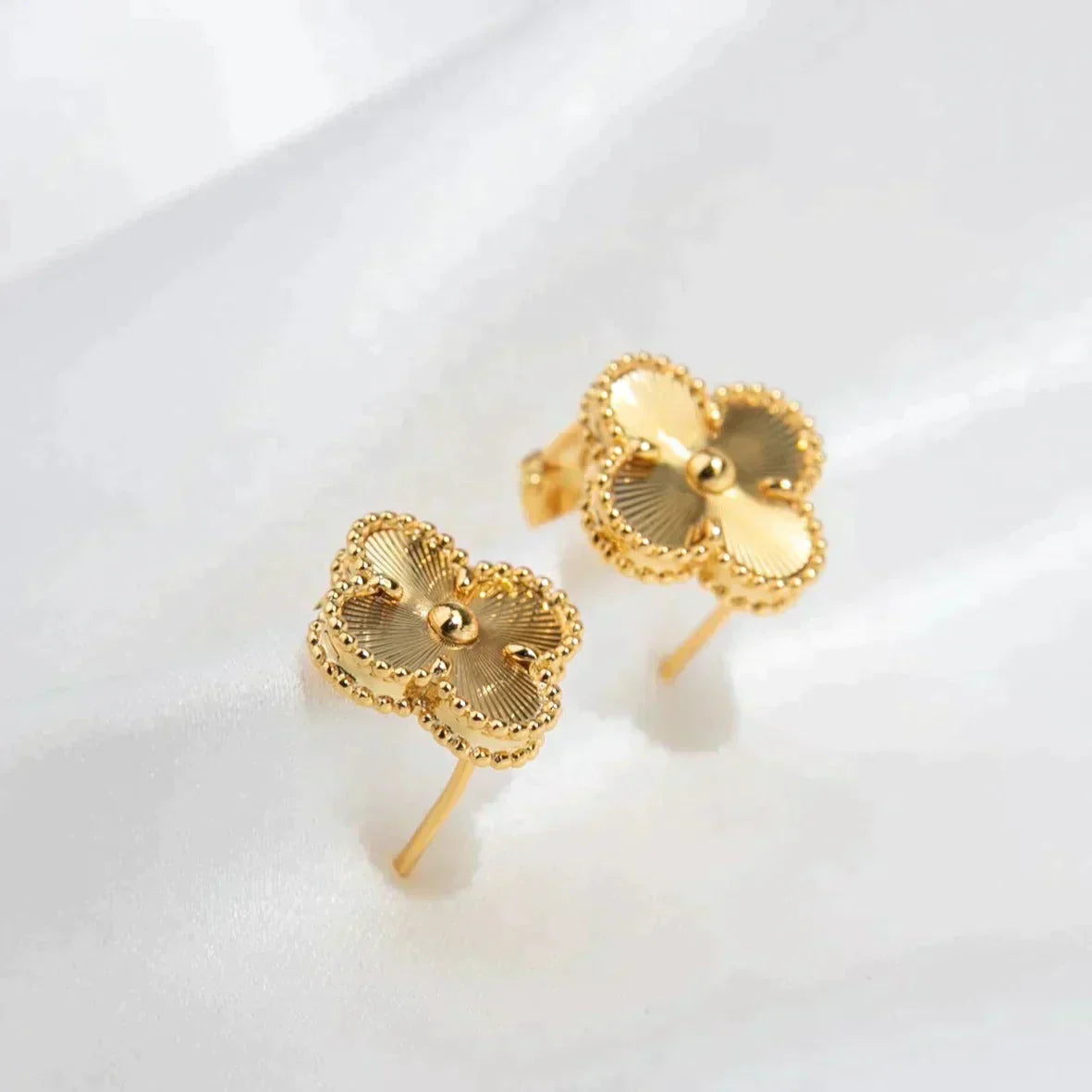 [ROYAL]CLOVER MEDIUM 1 MOTIFS LASER EARRINGS