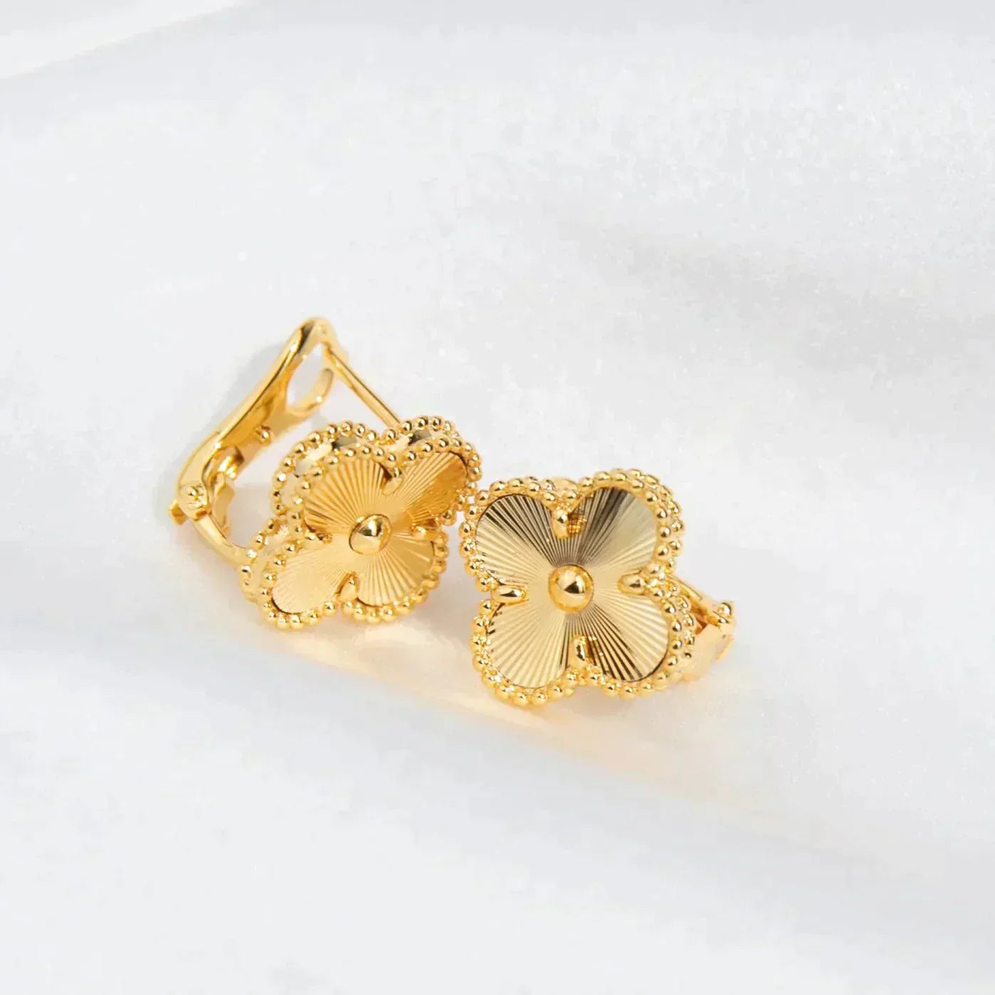 [ROYAL]CLOVER MEDIUM 1 MOTIFS LASER EARRINGS