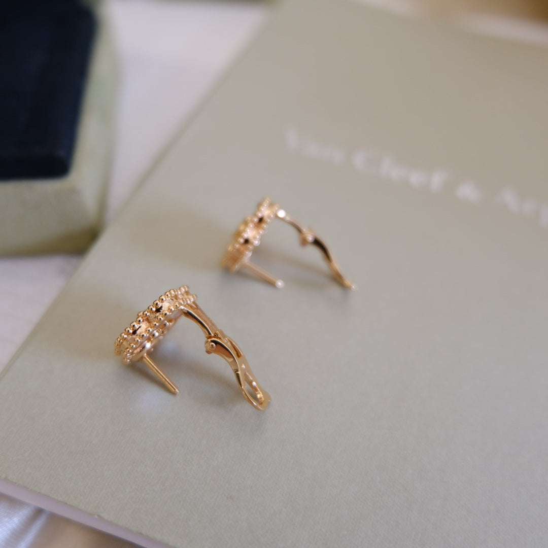 [ROYAL]LUCKY PINK GOLD WHITE MOP EARRINGS