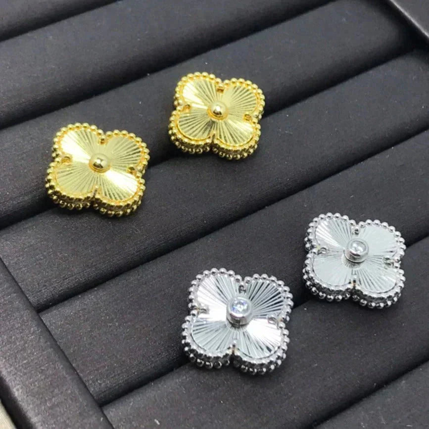 [ROYAL]CLOVER MINI 9.5MM LASER EARRINGS