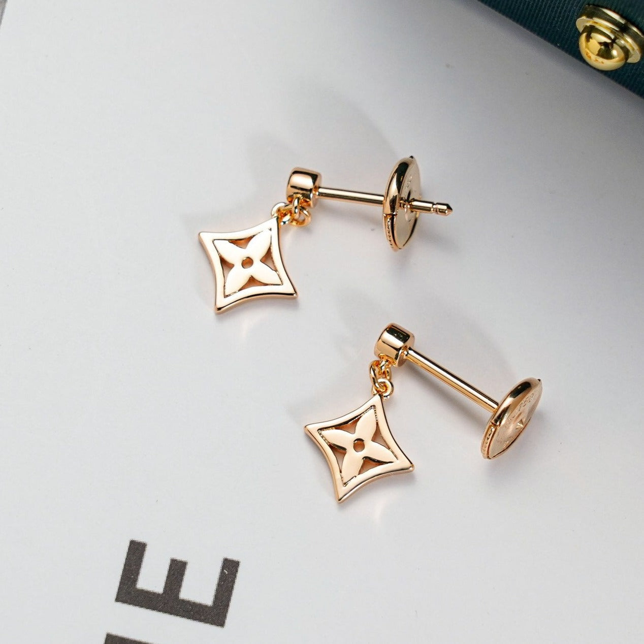 [ROYAL]STAR EARRINGS GOLD