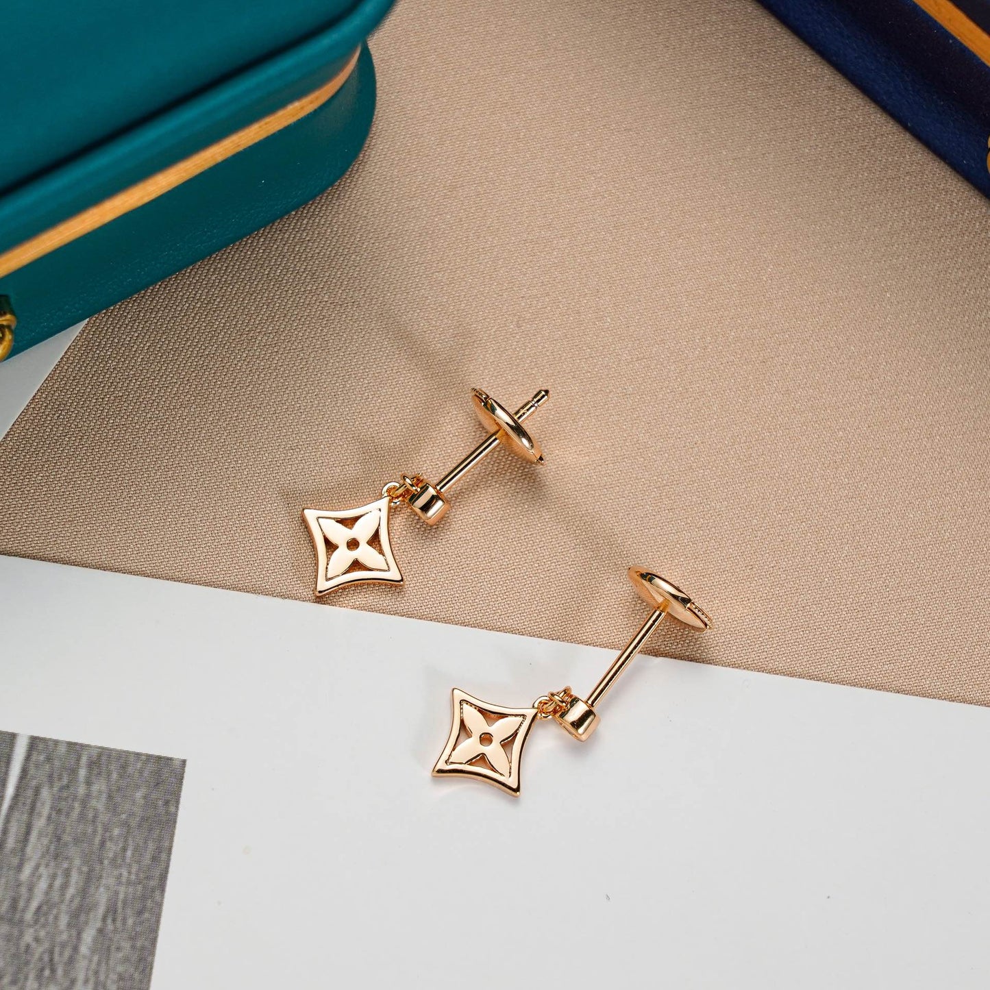 [ROYAL]STAR EARRINGS GOLD