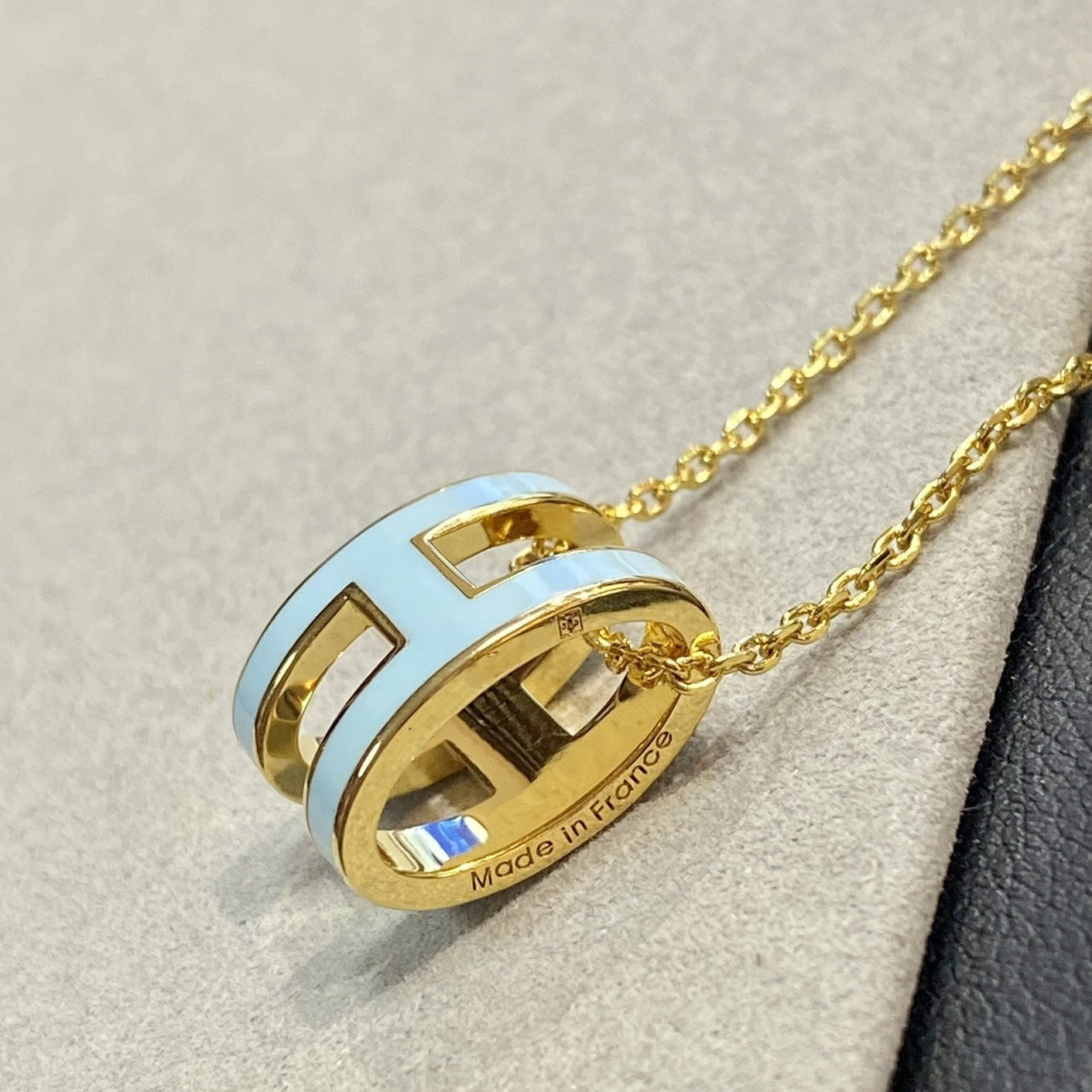 [ROYAL]POP H LIGHT BLUE NECKLACE