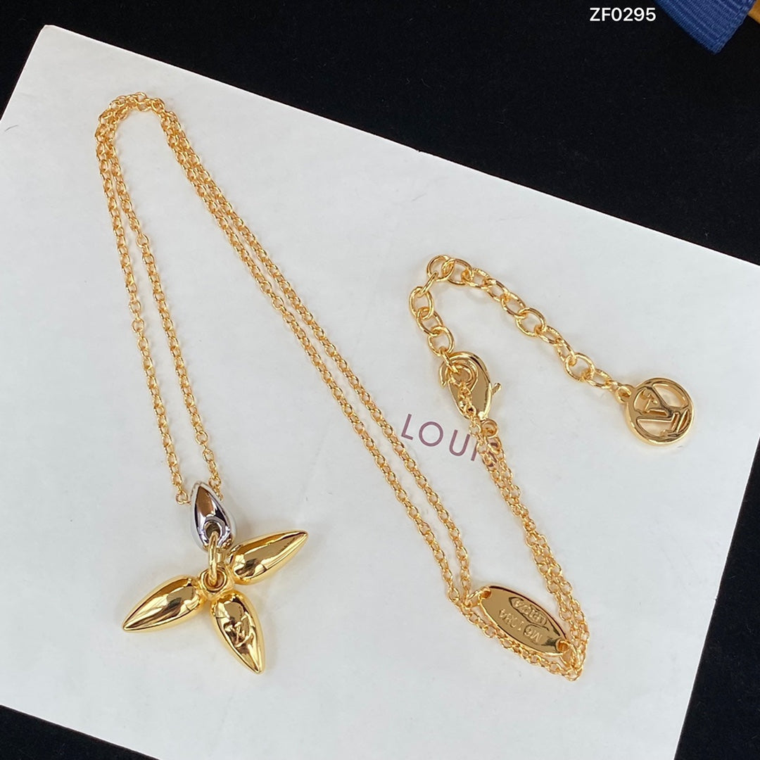 [ROYAL]LOUISETTE PEDANT GOLD NECKLACE