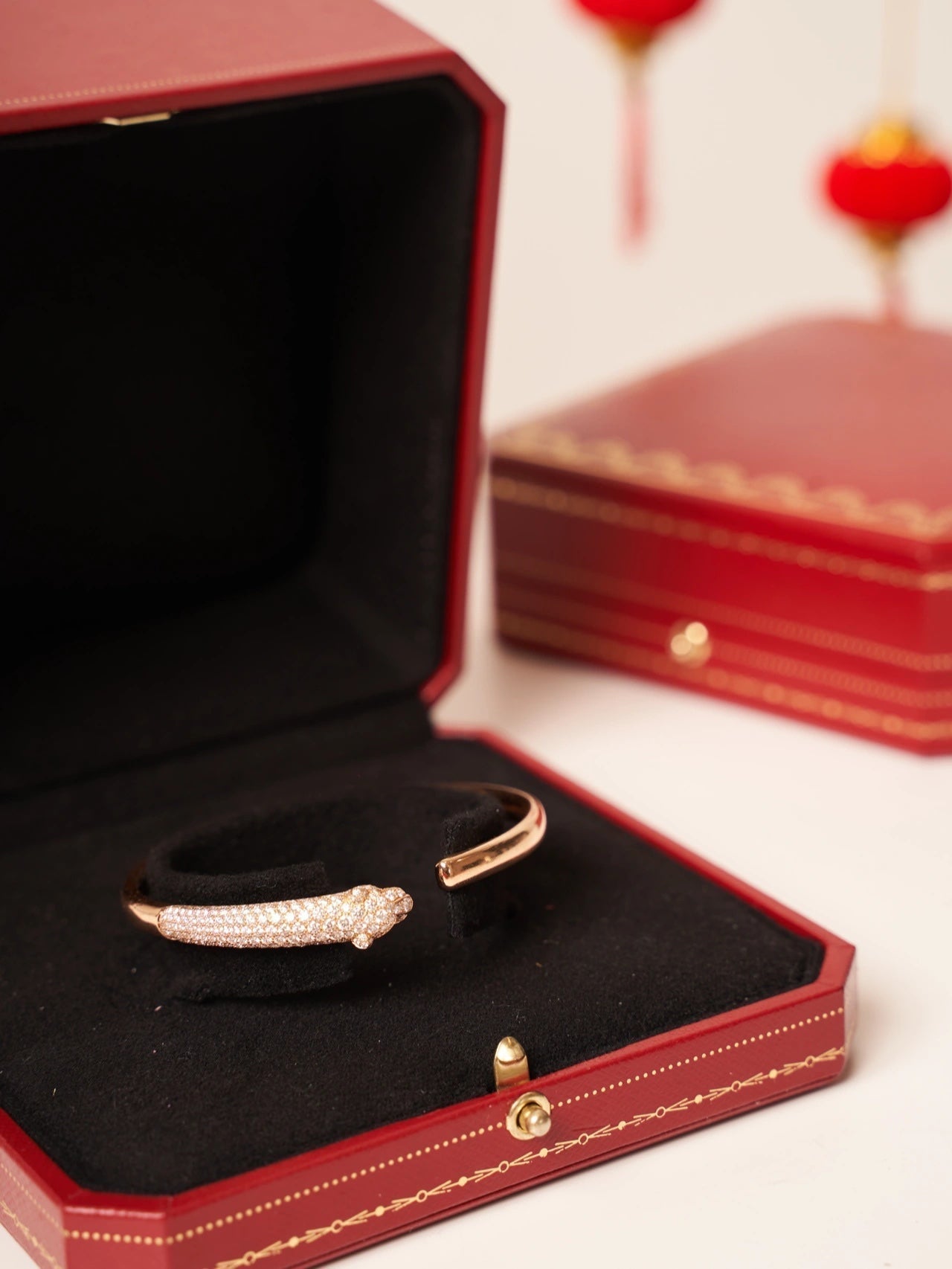 [LUXE] PANTHERE OFFENES ARMBAND AUS ROSÉGOLD MIT DIAMANTEN