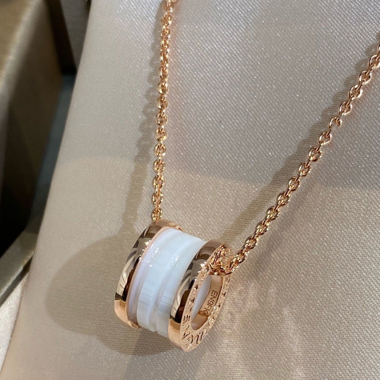 [ROYAL]ZERO 1 WHITE CERAMIC PINK GOLD NECKLACE