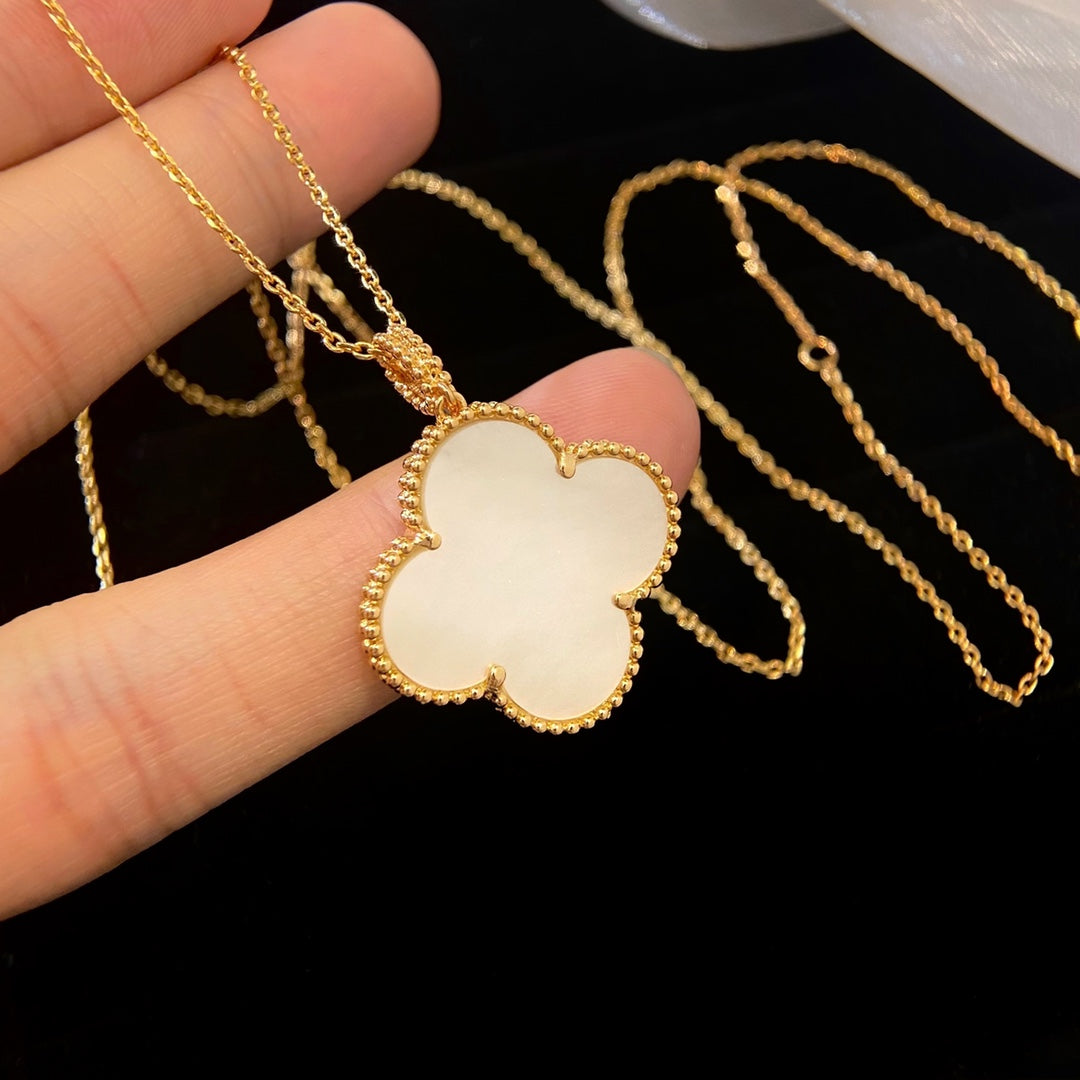 [Royal]CLOVER 25MM MOP LARGE PENDANT NECKLACE