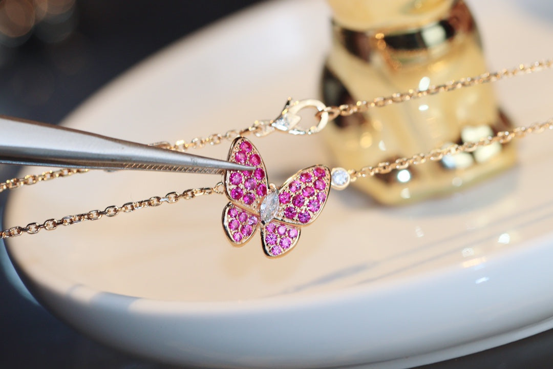 [ROYAL]BUTTERFLY RED DIAMOND ROSE GOLD NECKLACE