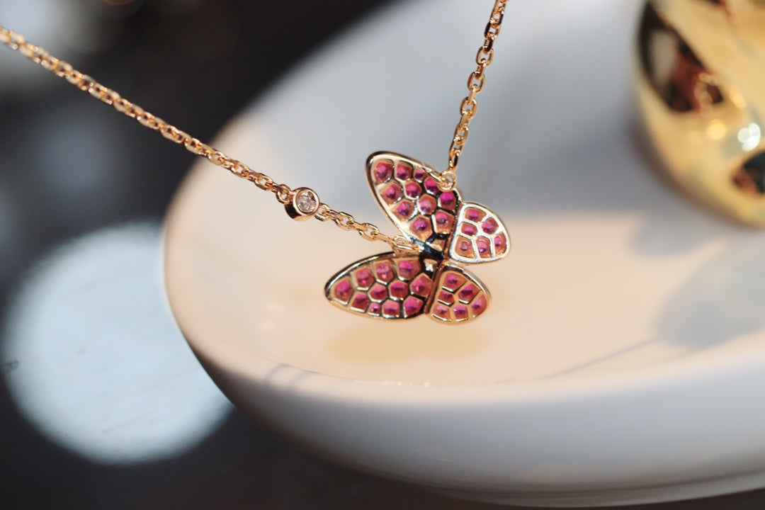 [ROYAL]BUTTERFLY RED DIAMOND ROSE GOLD NECKLACE