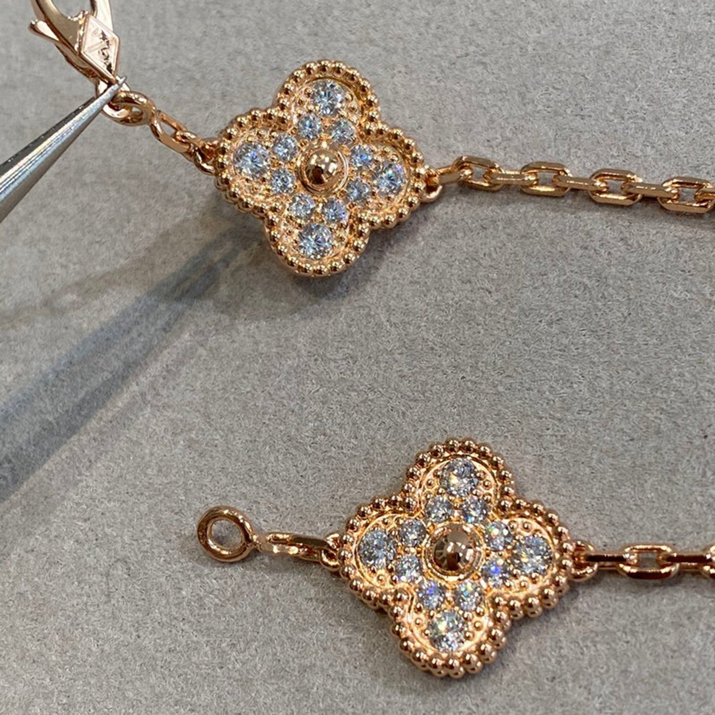 [ROYAL]CLOVER 5 MOTIFS  FULL DIAMOND BRACELET