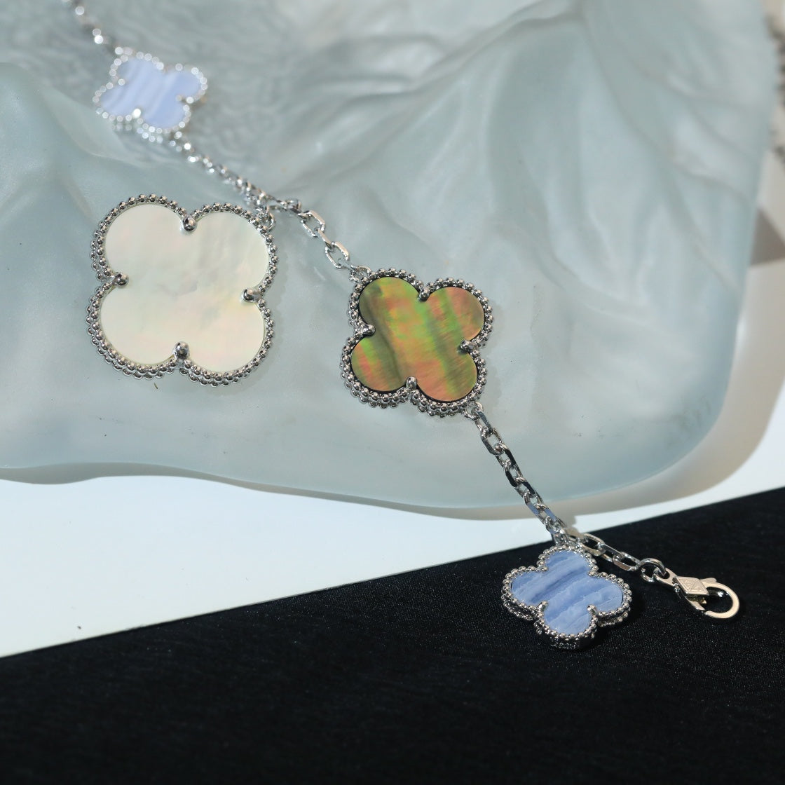 [ROYAL]CLOVER BRACELET 5 MOTIFS MOP CHALCEDONY SILVER