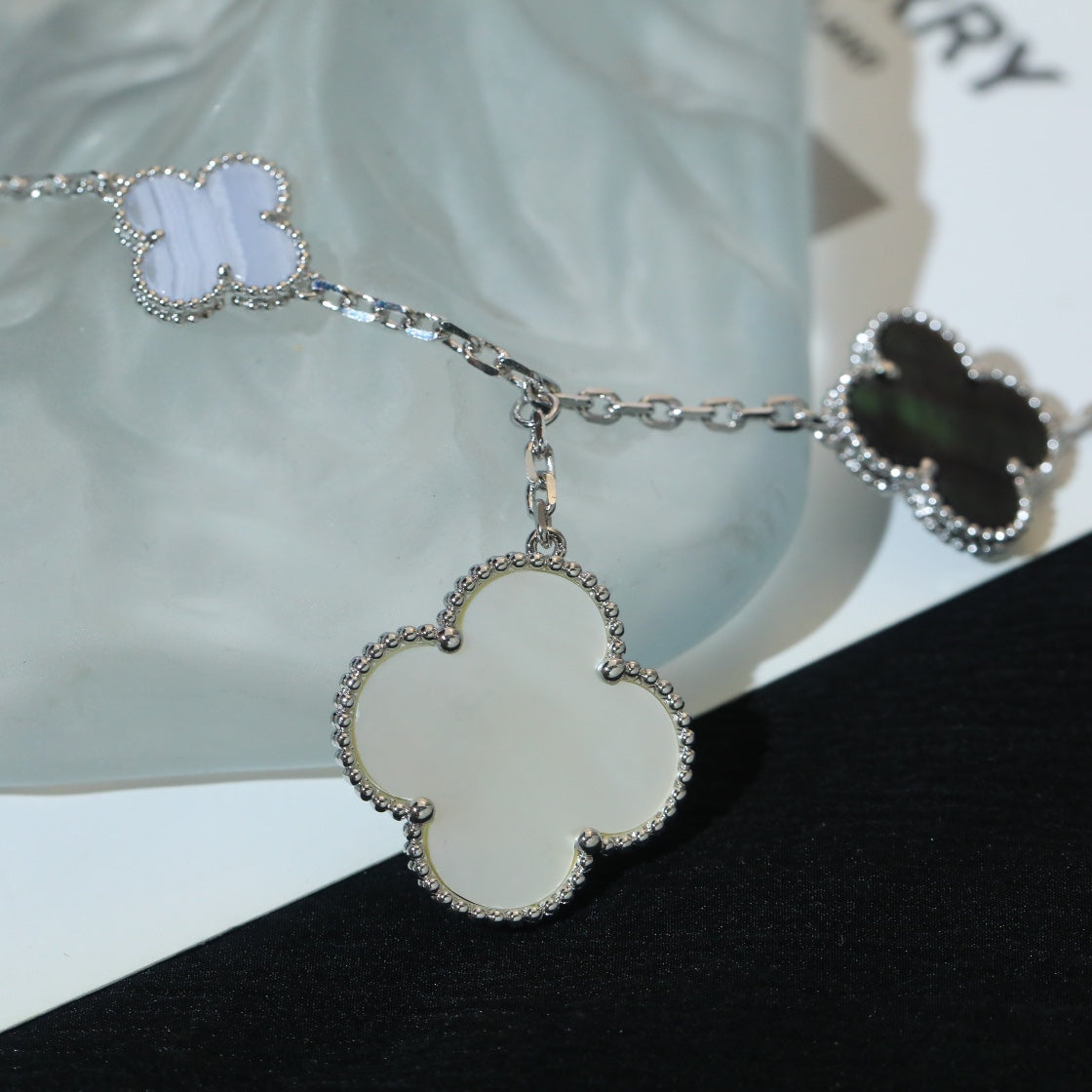 [ROYAL]CLOVER BRACELET 5 MOTIFS MOP CHALCEDONY SILVER