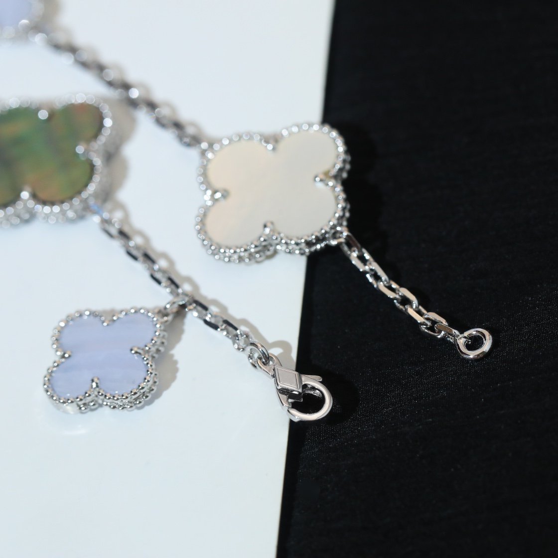 [Royal]CLOVER BRACELET 5 MOTIFS MOP CHALCEDONY SILVER