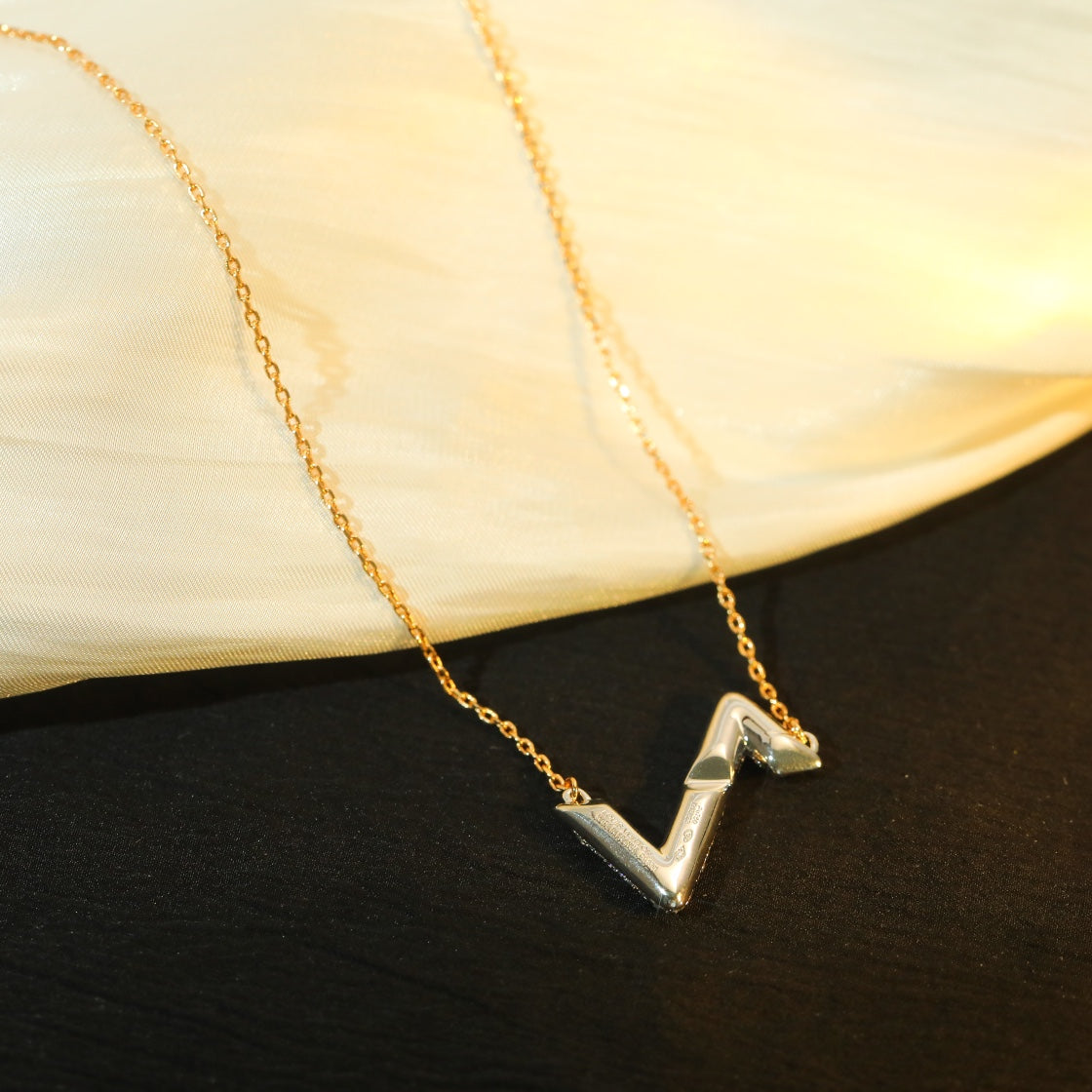 [ROYAL]VOLT SILVER DIAMOND PEDANT NECKLACE