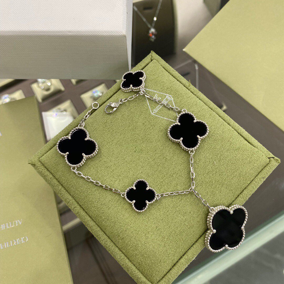 [ROYAL]CLOVER 5 MOTIFS SIVLER ONYX BRACELET