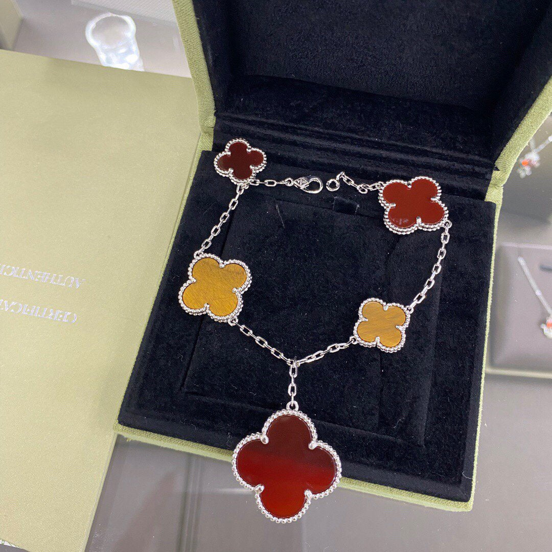 [ROYAL]CLOVER 5 MOTIFS SIVLER CARNELIAN TIGER EYE BRACELET