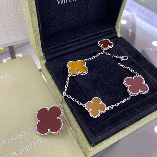 [ROYAL]CLOVER 5 MOTIFS SIVLER CARNELIAN TIGER EYE BRACELET