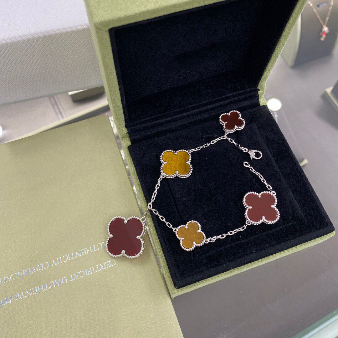 [ROYAL]CLOVER 5 MOTIFS SIVLER CARNELIAN TIGER EYE BRACELET