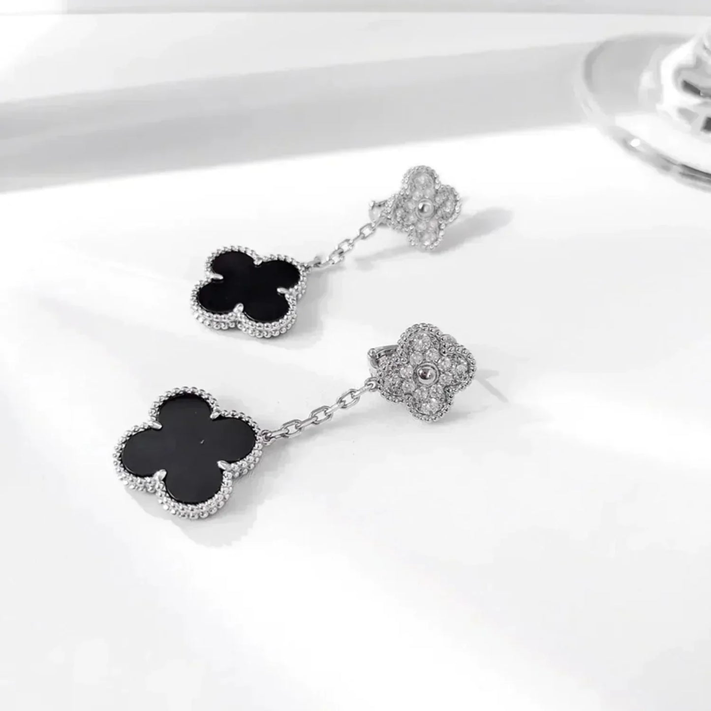 [ROYAL]CLOVER 2 MOTIFS  DIAMOND ONYX EARRINGS SILVER