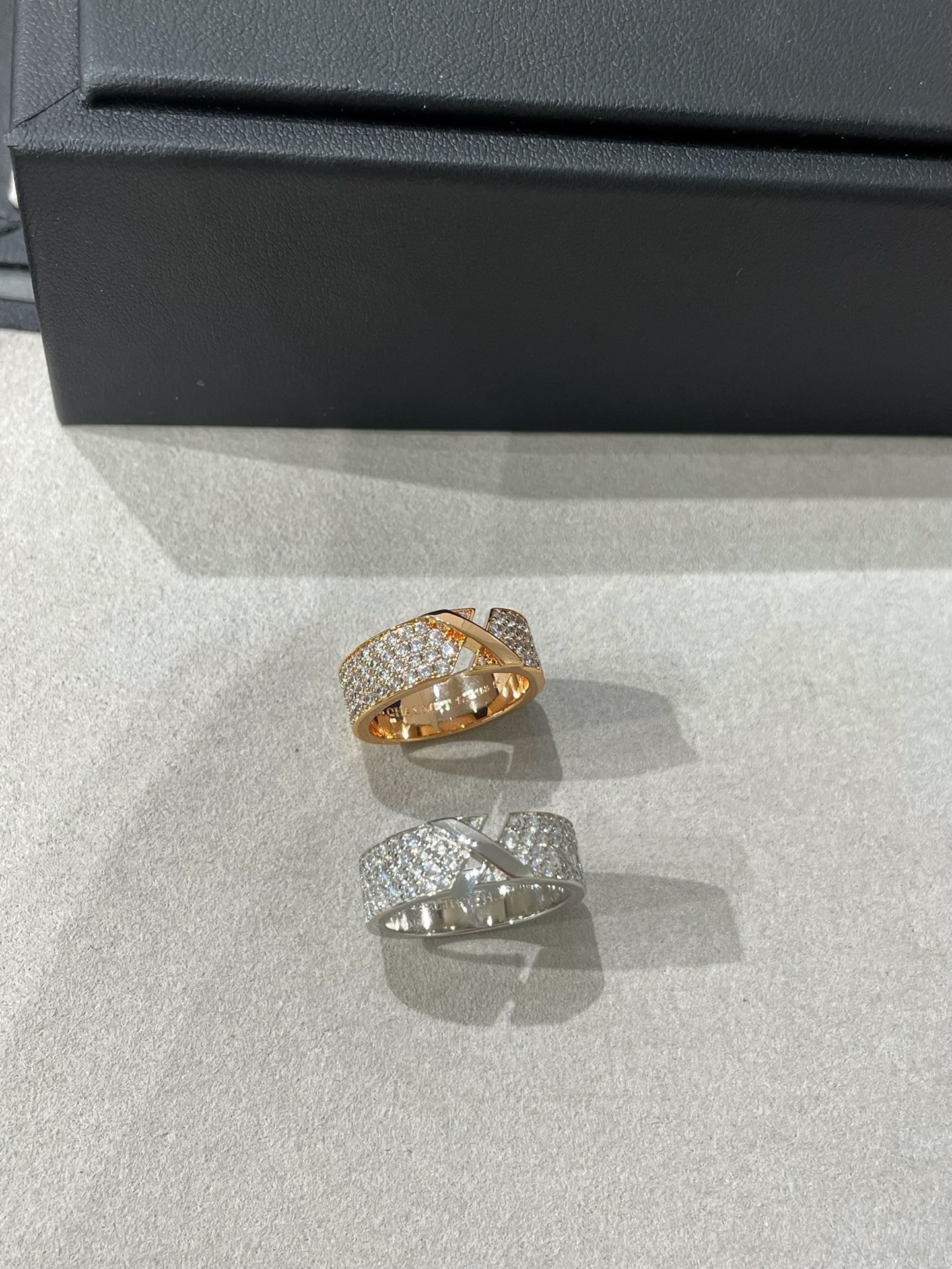 [LUXE]LIENS EVIDENCE RING AUS ROTGOLD MIT DIAMANTEN