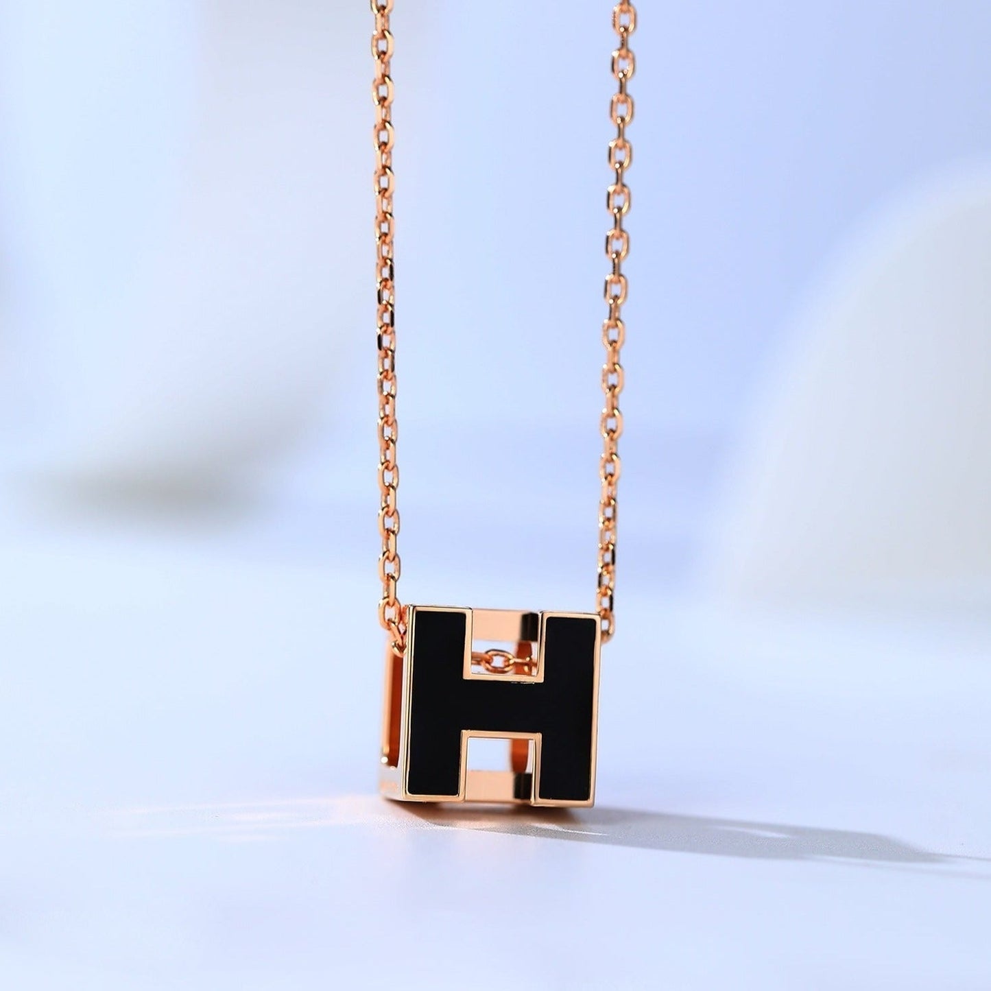 [ROYAL]H CAGE PINK GOLD NECKLACE