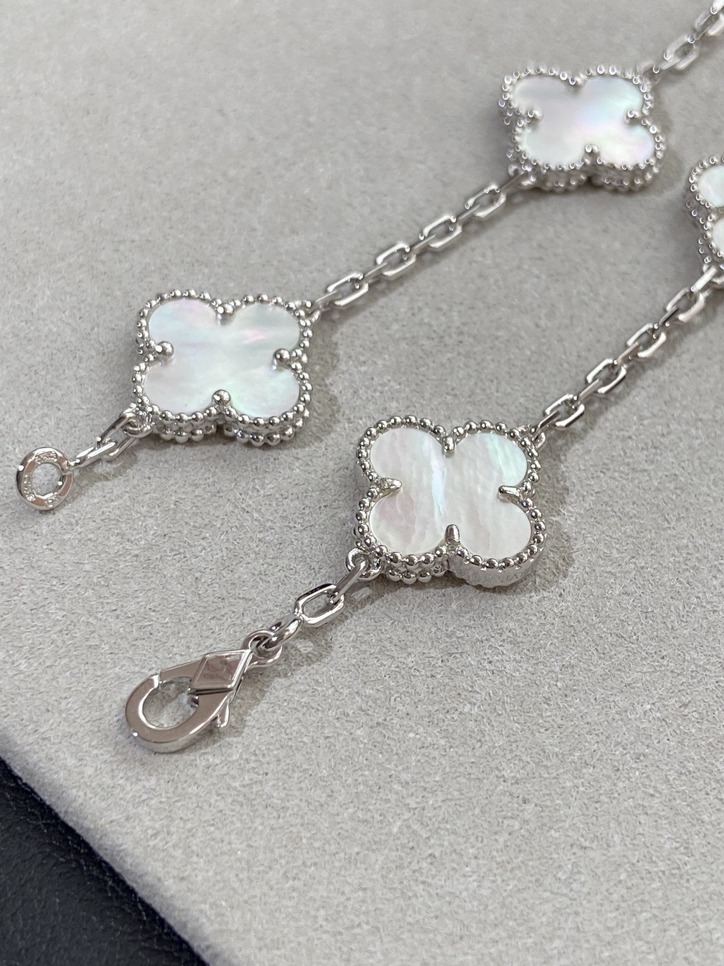 [ROYAL]CLOVER SILVER MOP 5 MOTIF BRACELET