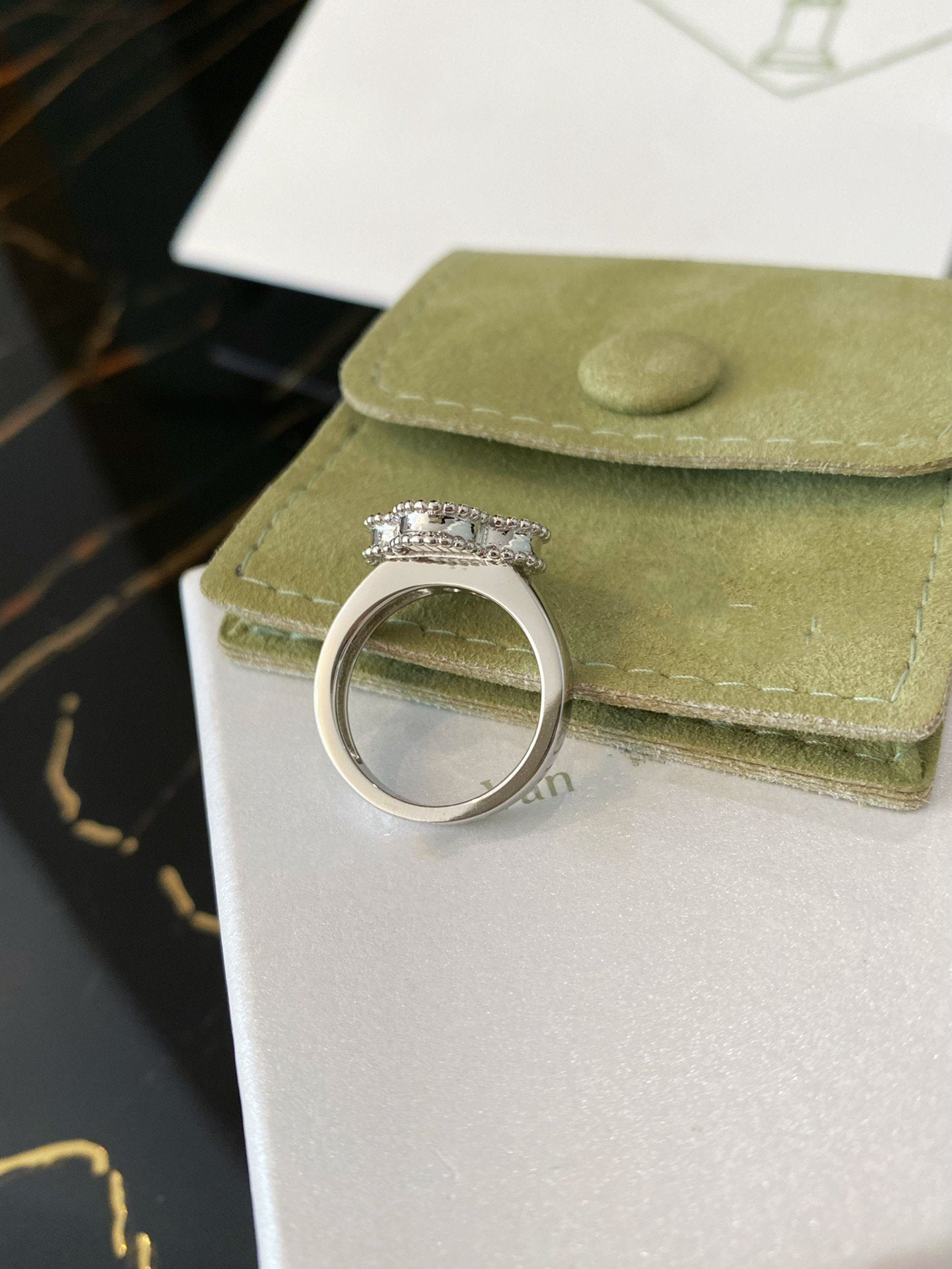 [LUXE] SILBERRING MIT KLEEBLATT