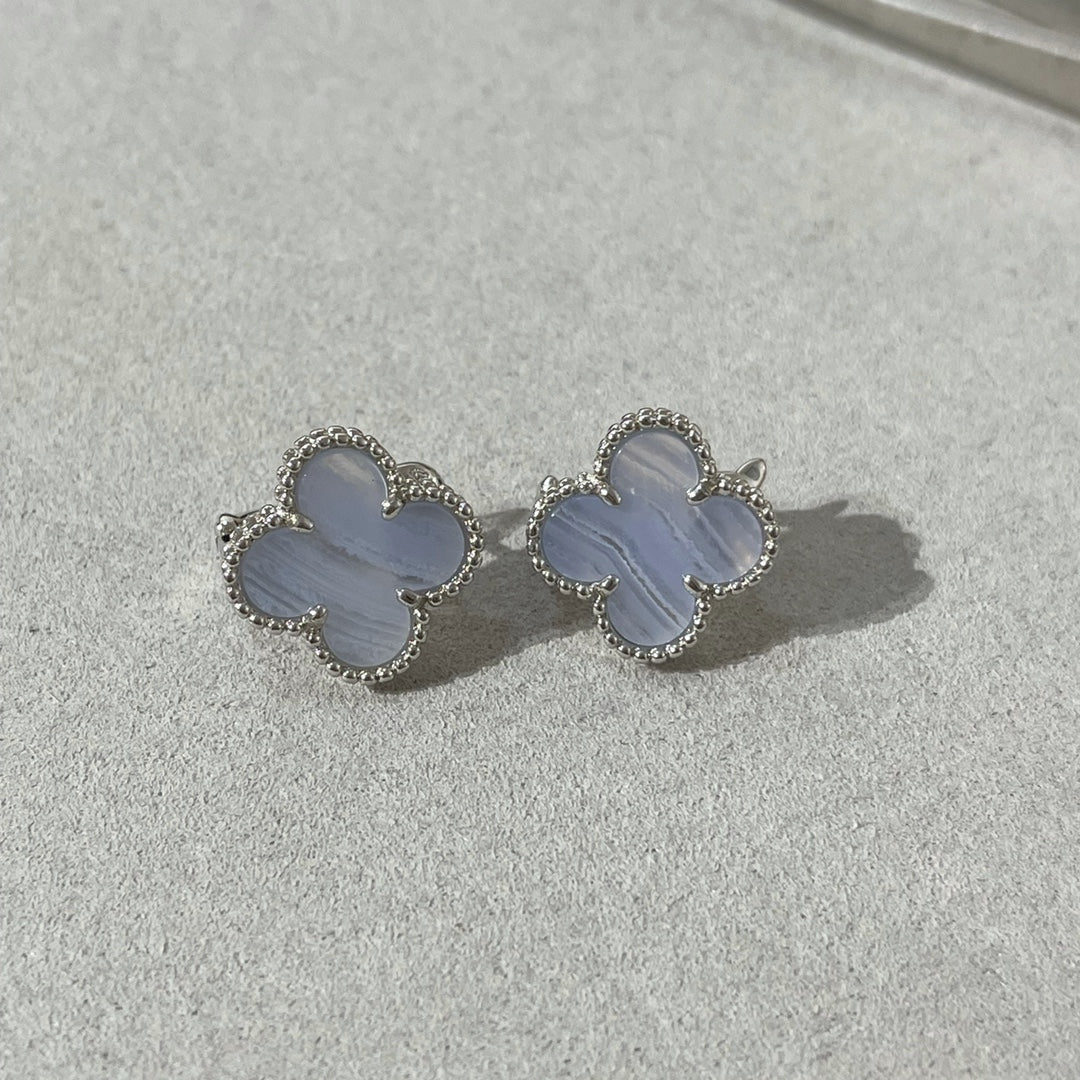 [ROYAL]CLOVER CHALCEDONY SILVER STUD EARRINGS