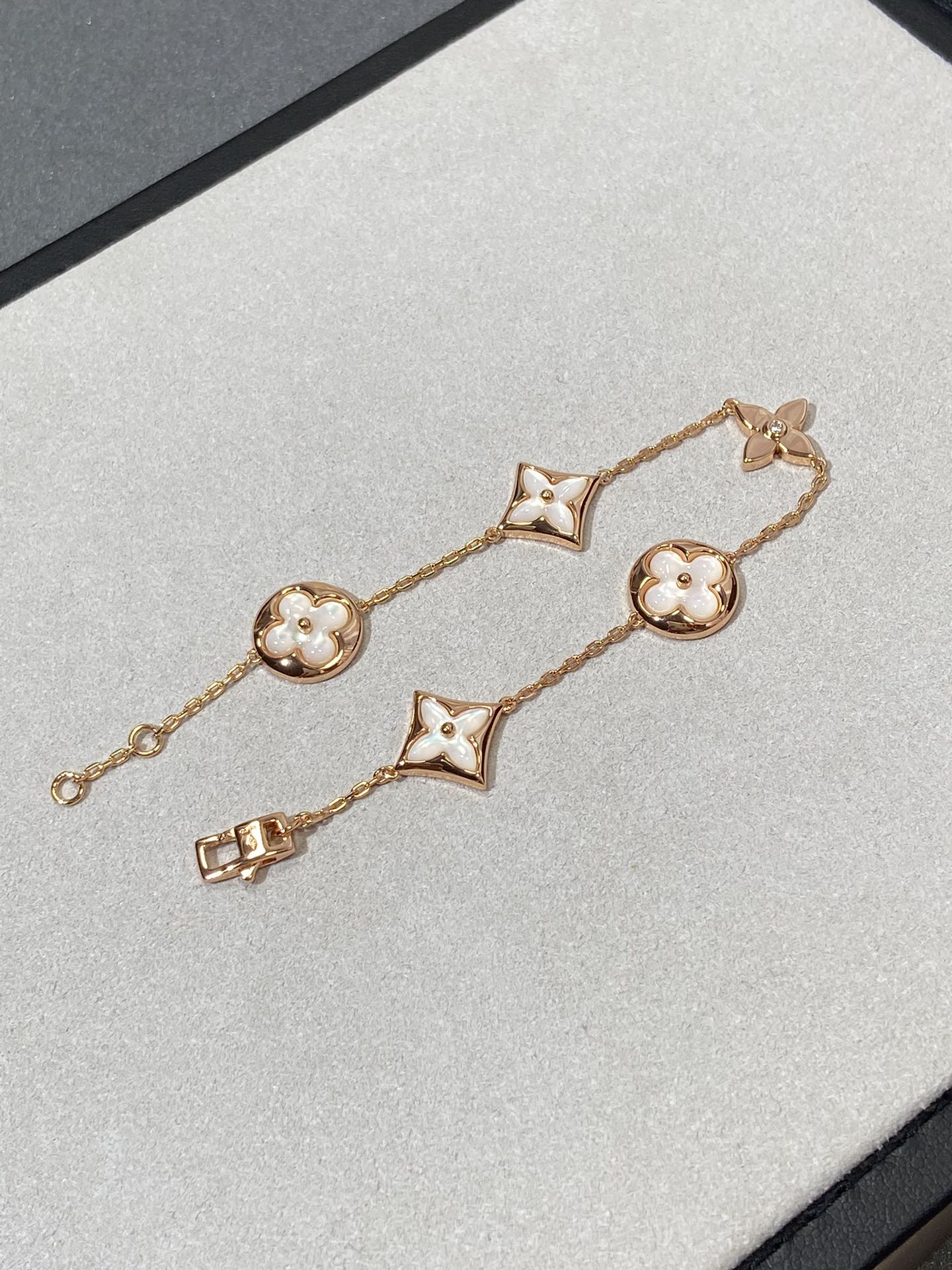 [ROYAL]STAR AND SUN 5 MOTIF MOP PINK GOLD BRACELET