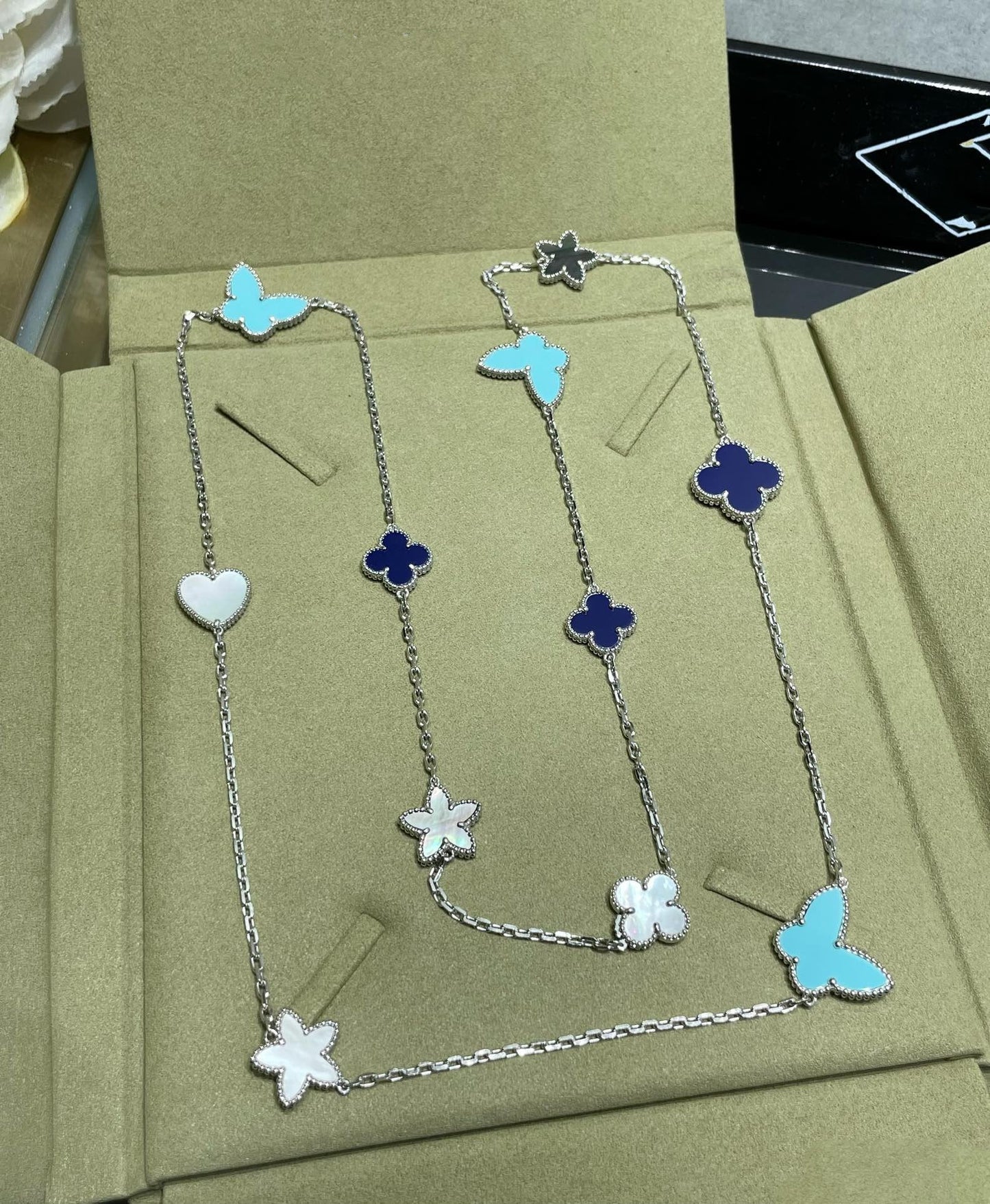 [ROYAL]LUCKY CLOVER SILVER 11 MOTIF NECKLACE