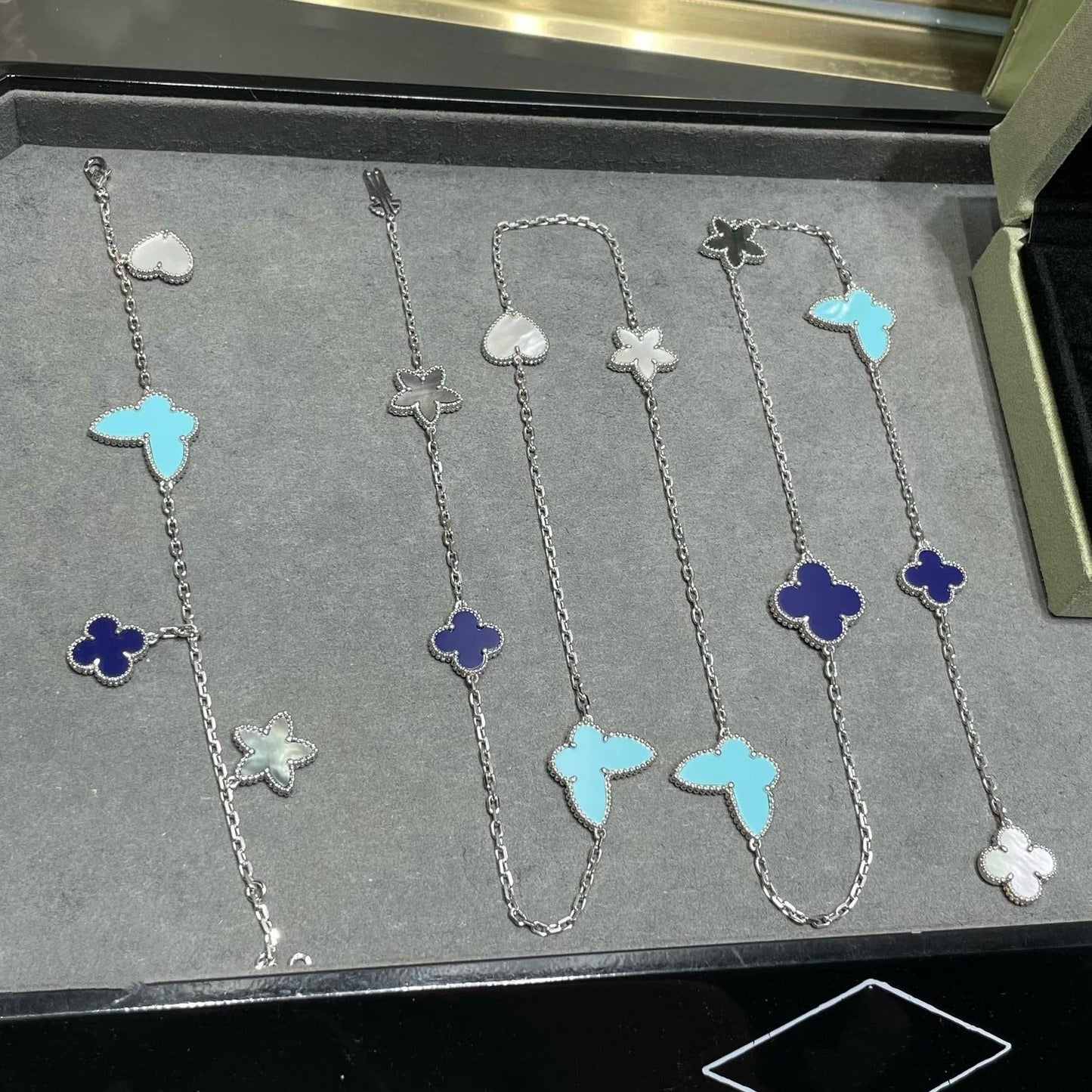 [ROYAL]LUCKY CLOVER SILVER 11 MOTIF NECKLACE