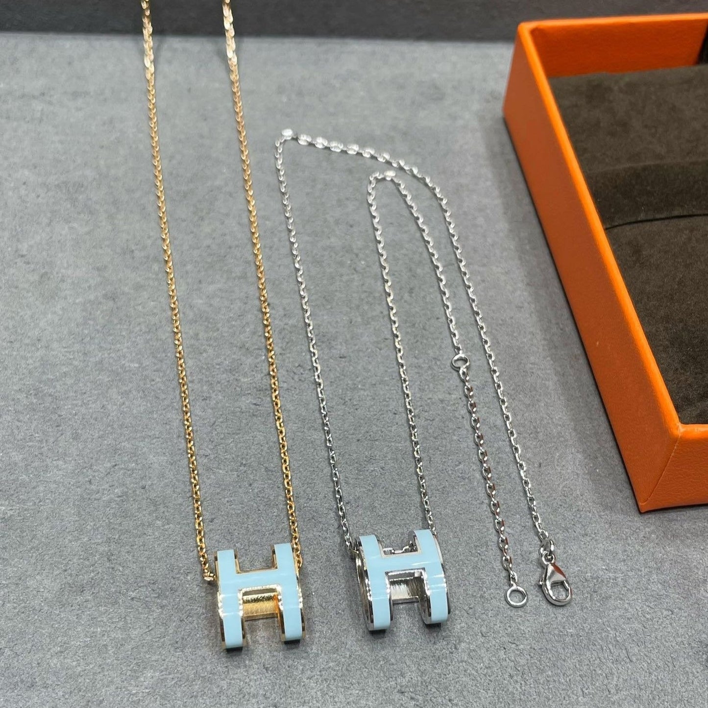 [ROYAL]POP H SKY BLUE NECKLACE