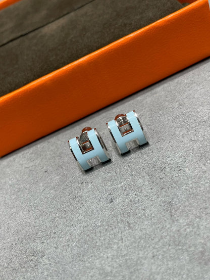 [ROYAL]POP H SKY BLUE STUD EARRINGS