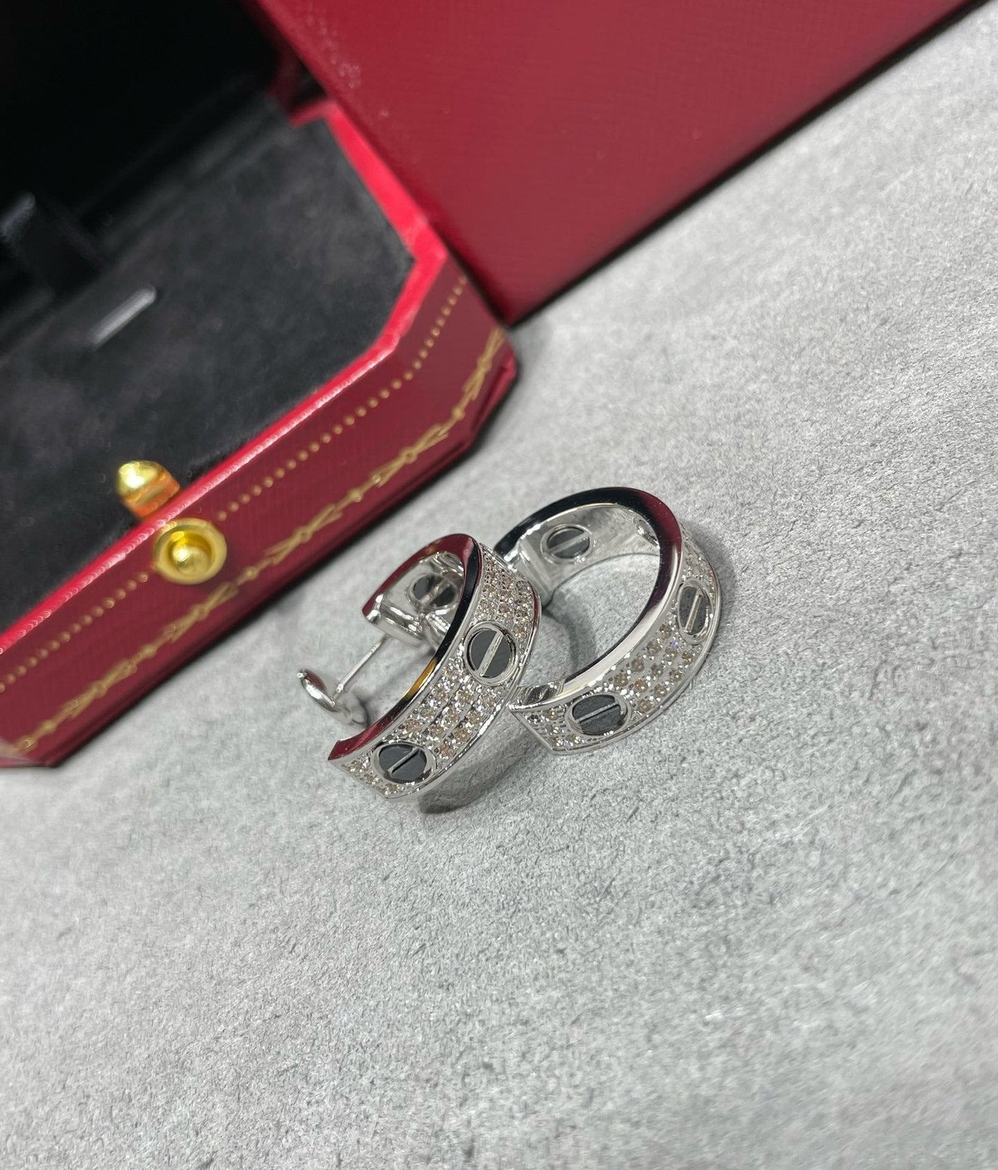 [LUXE]LOVE SILBERNE OHRRINGE AUS KERAMIK MIT DIAMANTEN